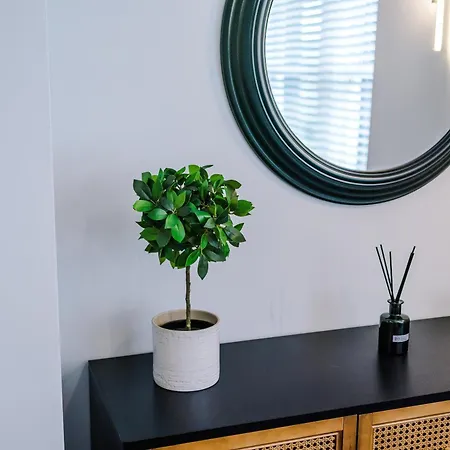 House 5 - Location *