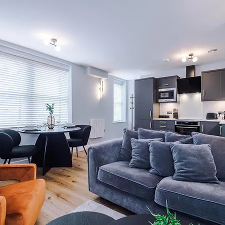 Apartment House 5 - Location