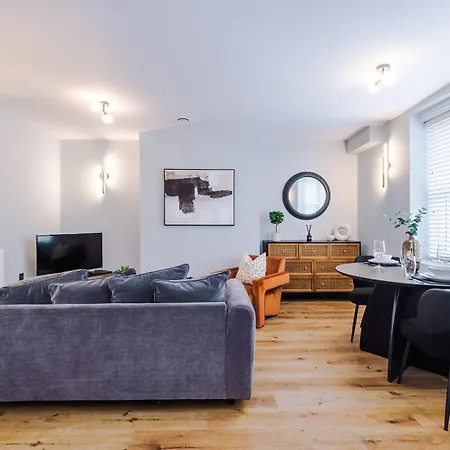 House 5 - Location